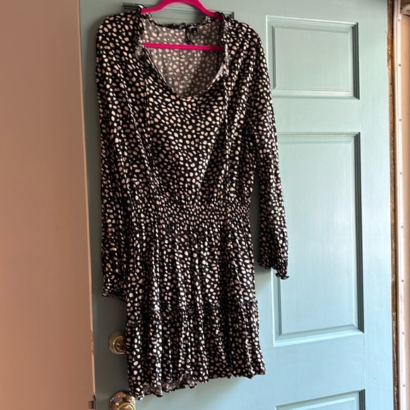 Versona Dresses & Skirts - Cream and black spotted dress
